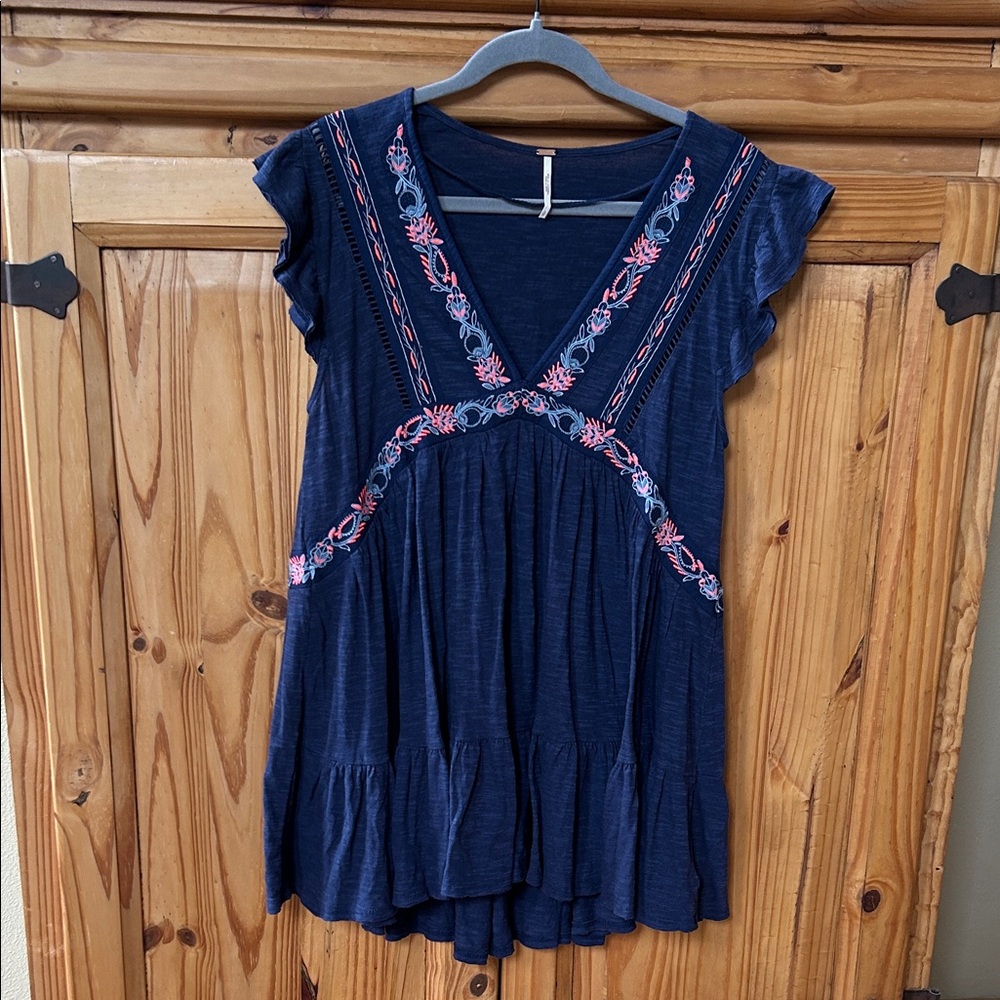Free People Top Blue Embroidered Short Sleeve Tunic V Neck Flutter Sleeve Small